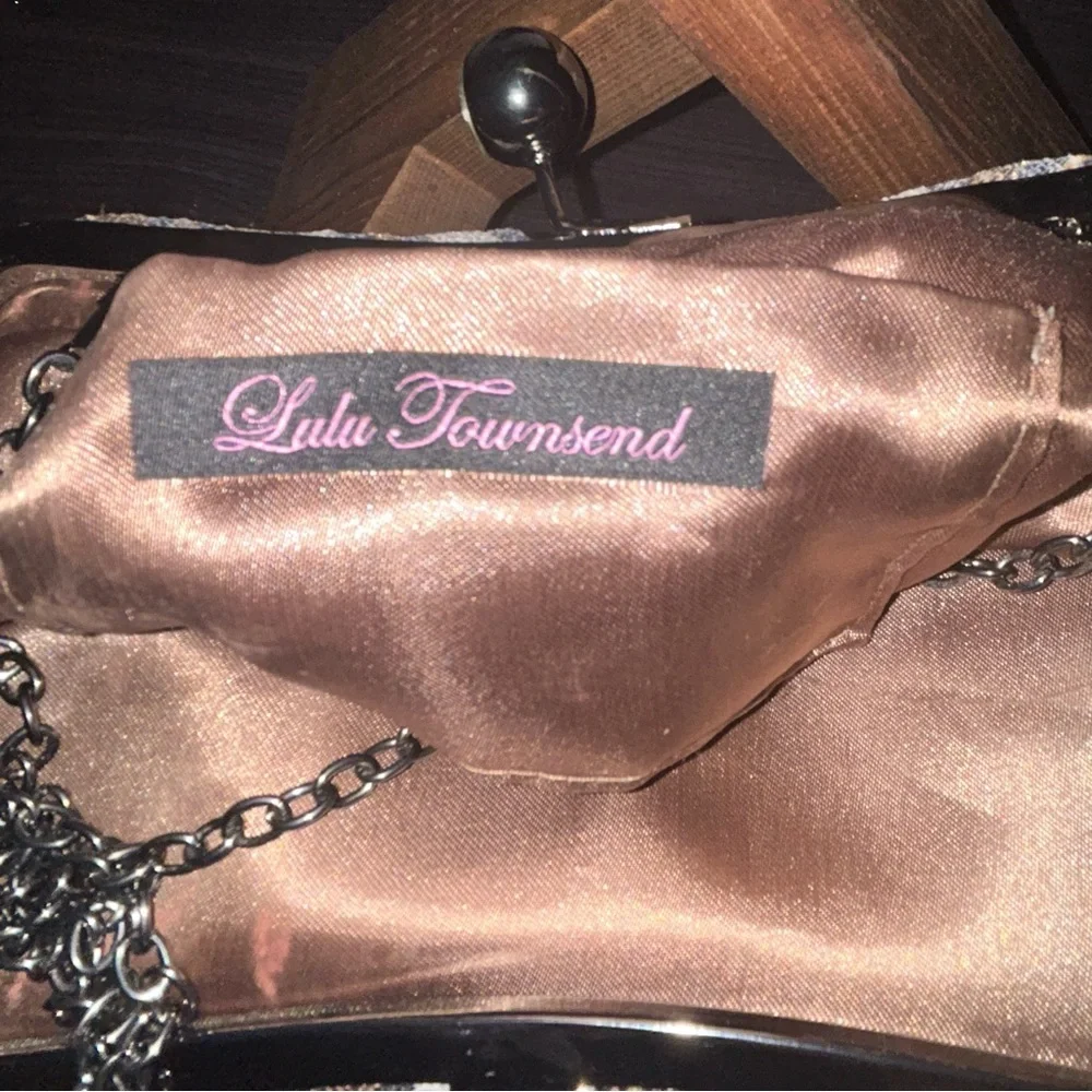 Lulu Townsend Clutch with Chain‎